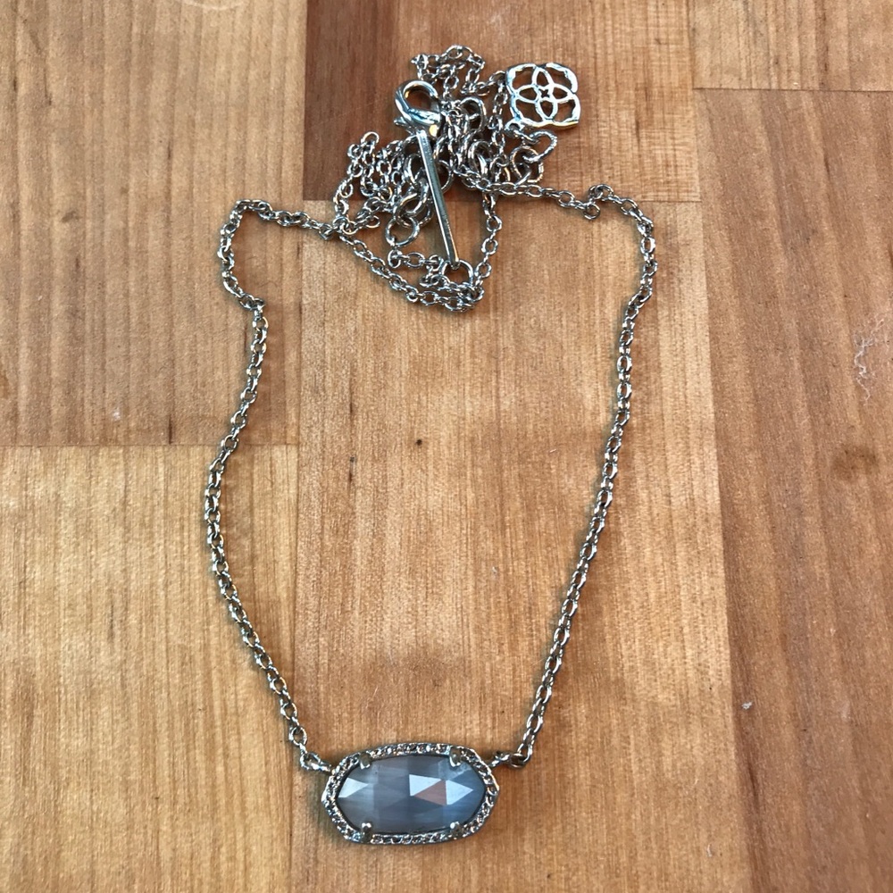 Kendra Scott necklace